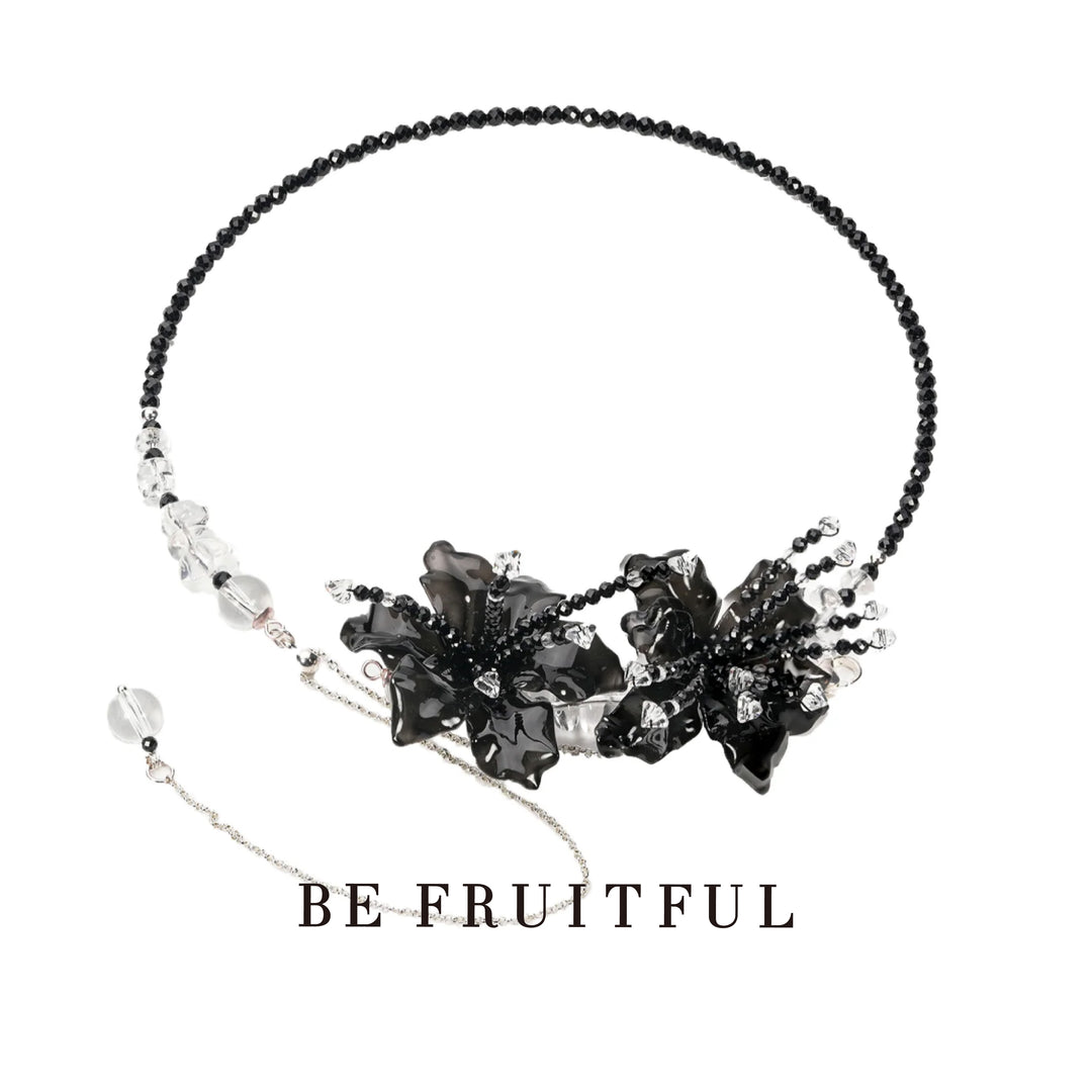 Collier en cristal blanc et fleur de lys