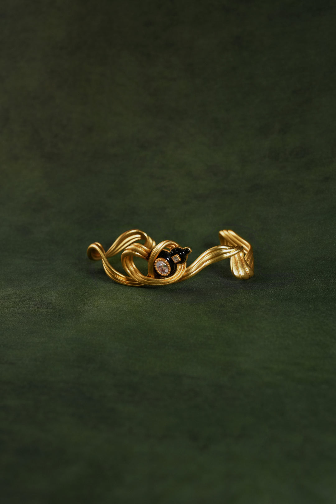 Soaring Fu Lu · Bangle with Black Onyx