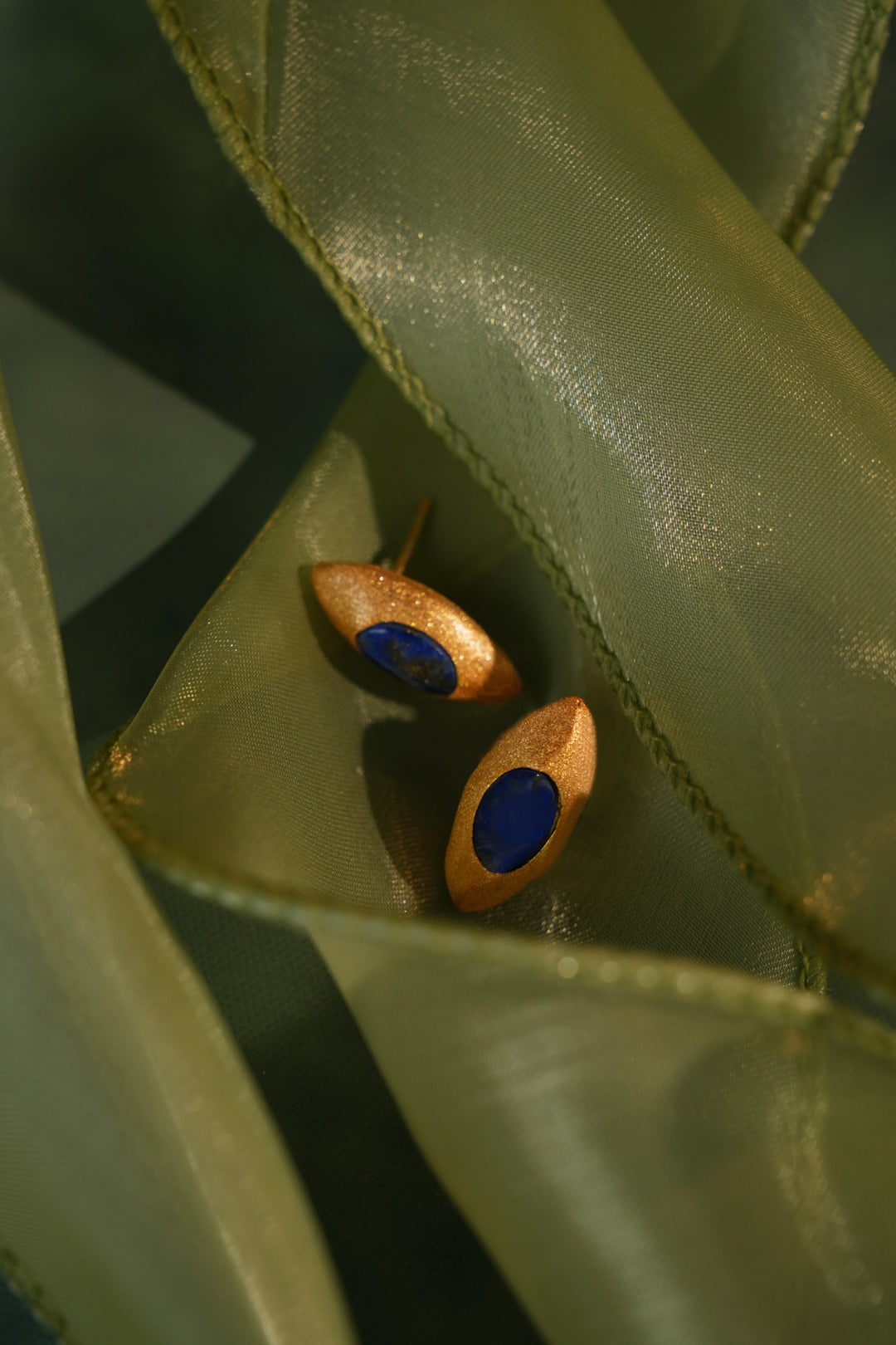Desert Journey · Ear Stud with Lapis Lazuli