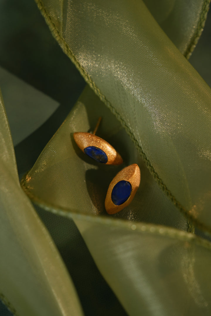 Desert Journey · Ear Stud with Lapis Lazuli