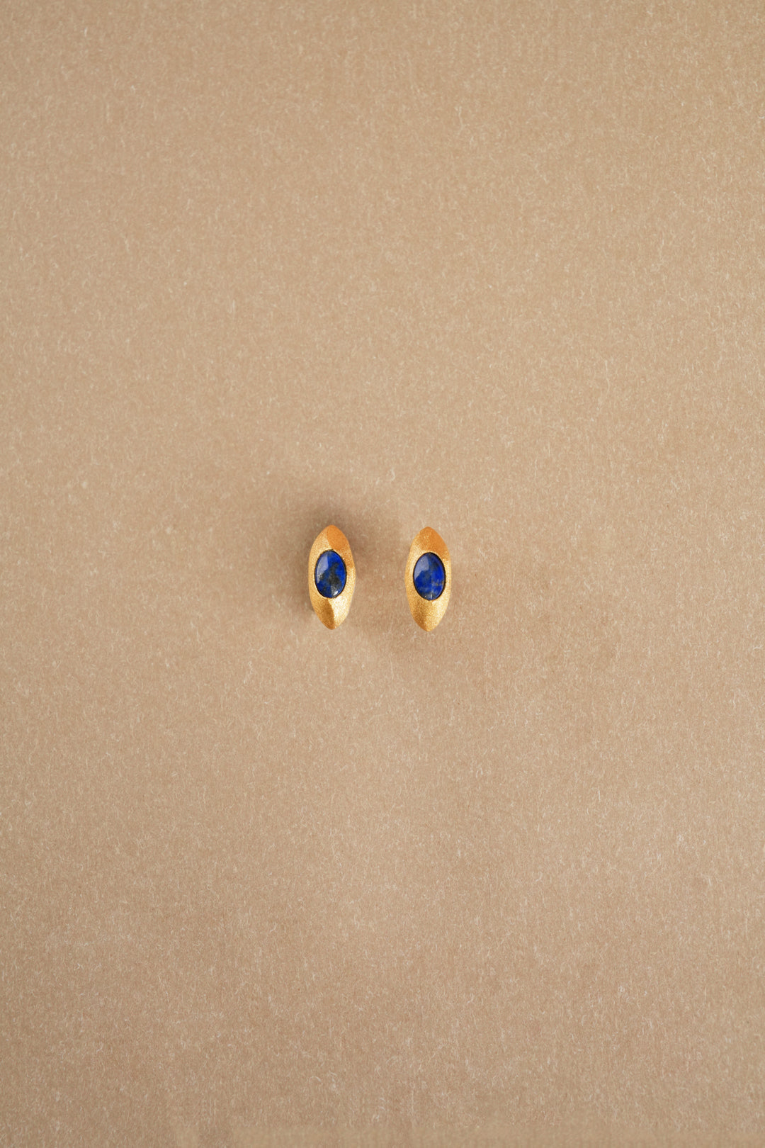 Desert Journey · Ear Stud with Lapis Lazuli