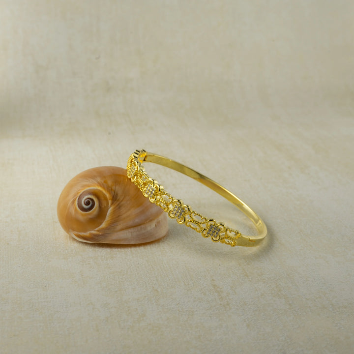 Entwined Flowers Bracelet in Gold-Plated Brass - BE FRUITFUL