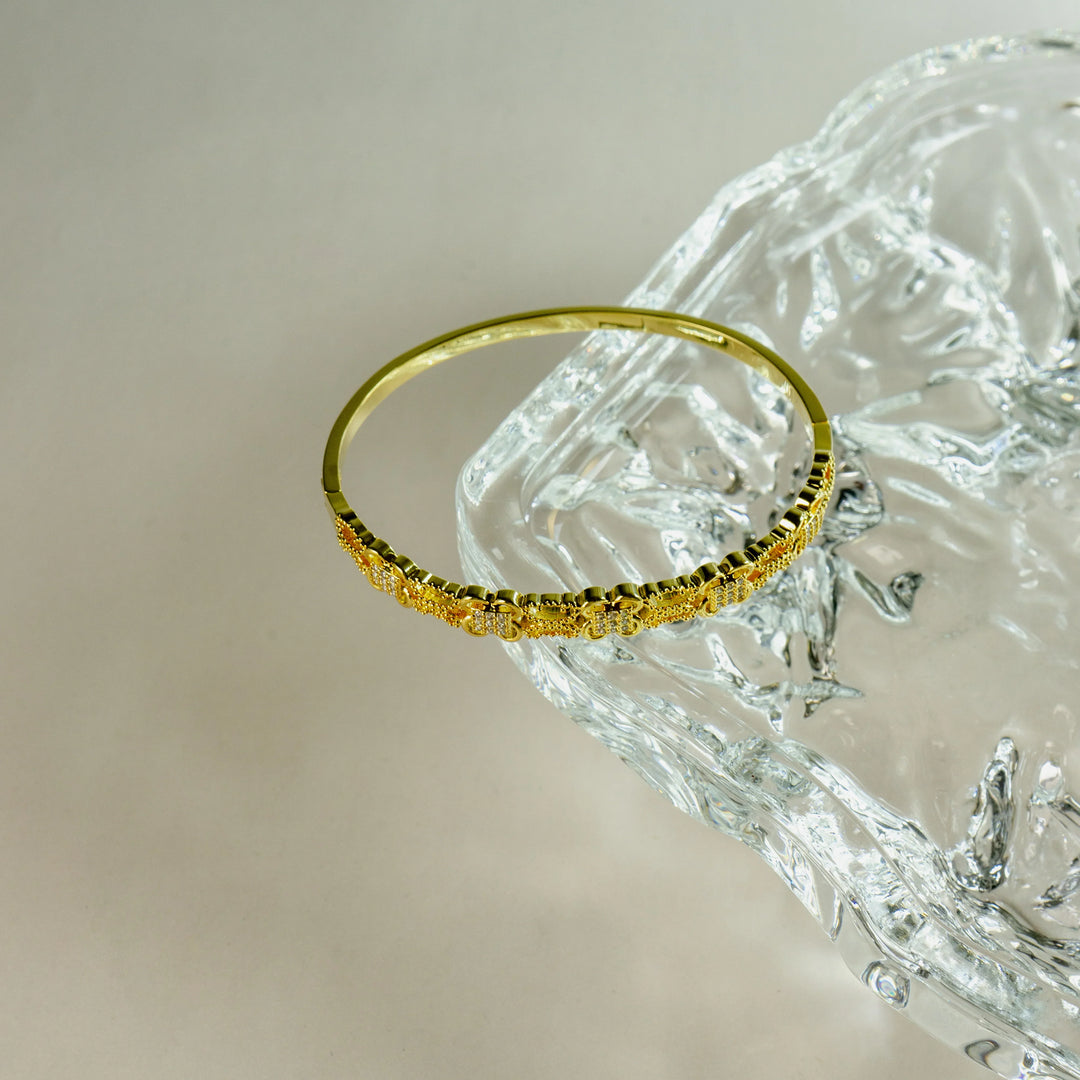 Entwined Flowers Bracelet in Gold-Plated Brass - BE FRUITFUL