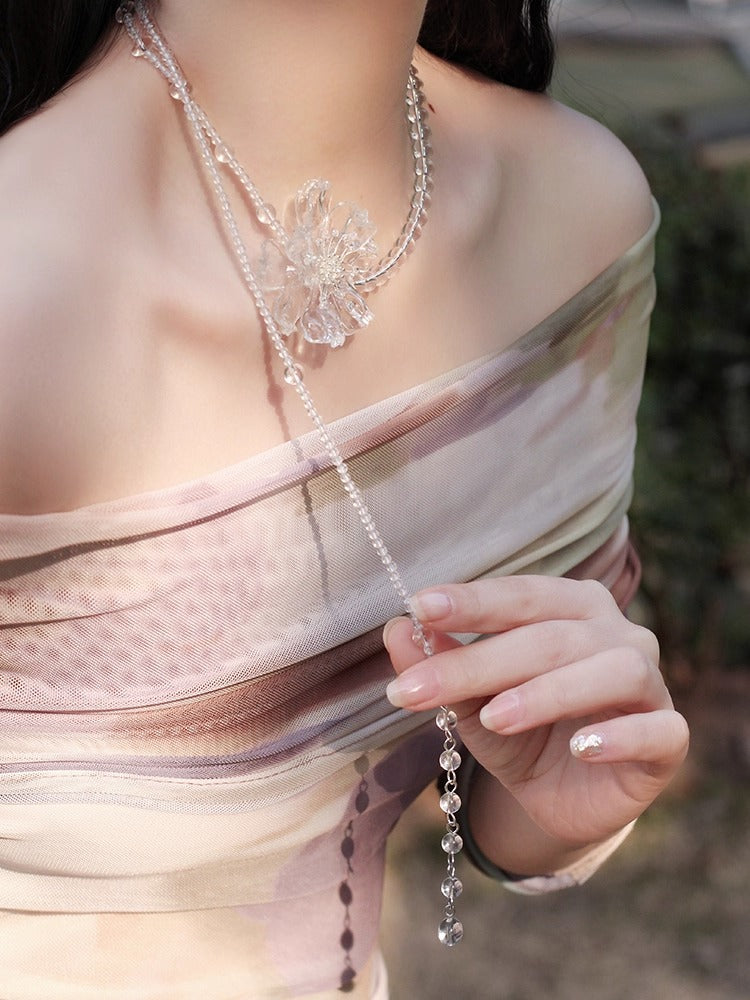 ガルサンフラワーフェザーフリンジネックレス