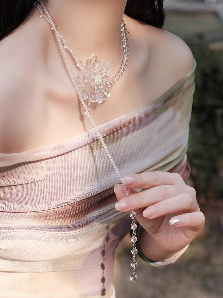 ガルサンフラワーフェザーフリンジネックレス