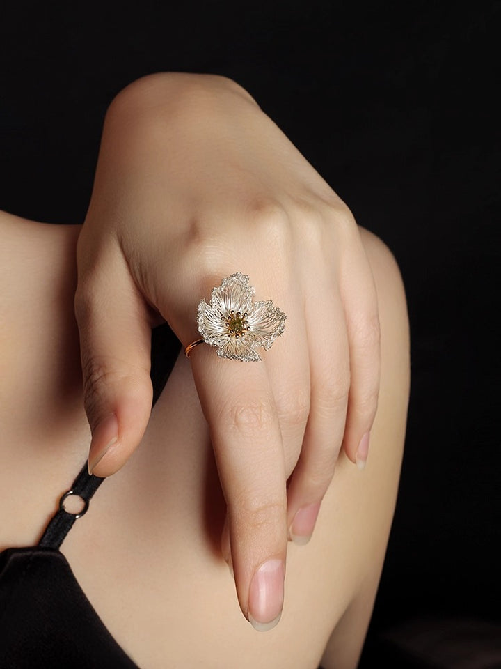 手作りの梅の花のオープンリング