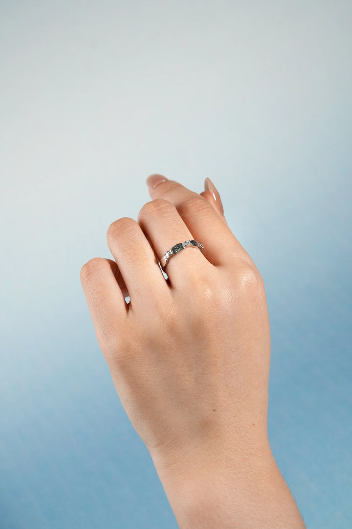 Éternelle Simple · Engraved Crystal Ring