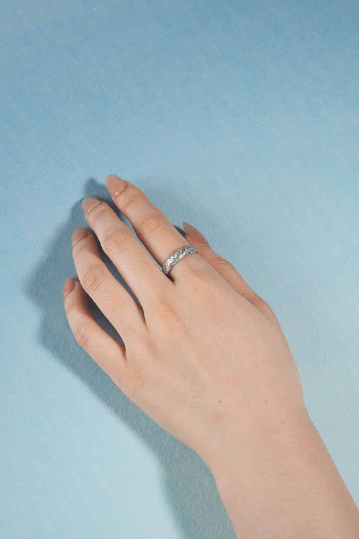 Éternelle Simple · Braided Pavé Crystal Ring