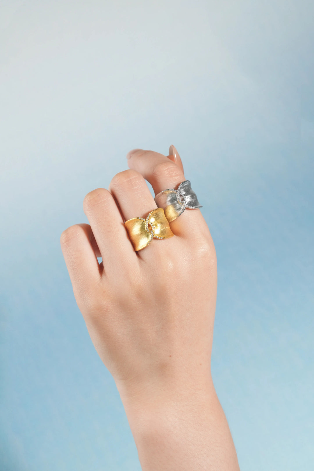 Éternelle Simple · Cross X Wide Cuff Ring
