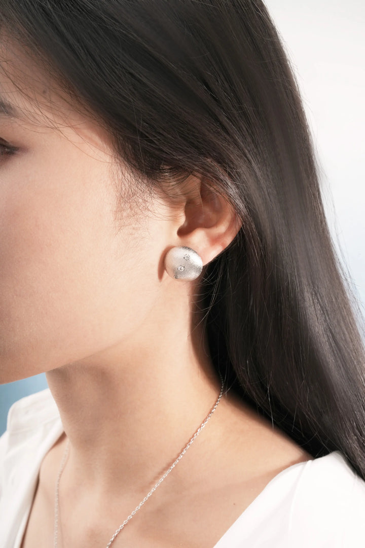 Éternelle Simple · Dome Stud Earrings