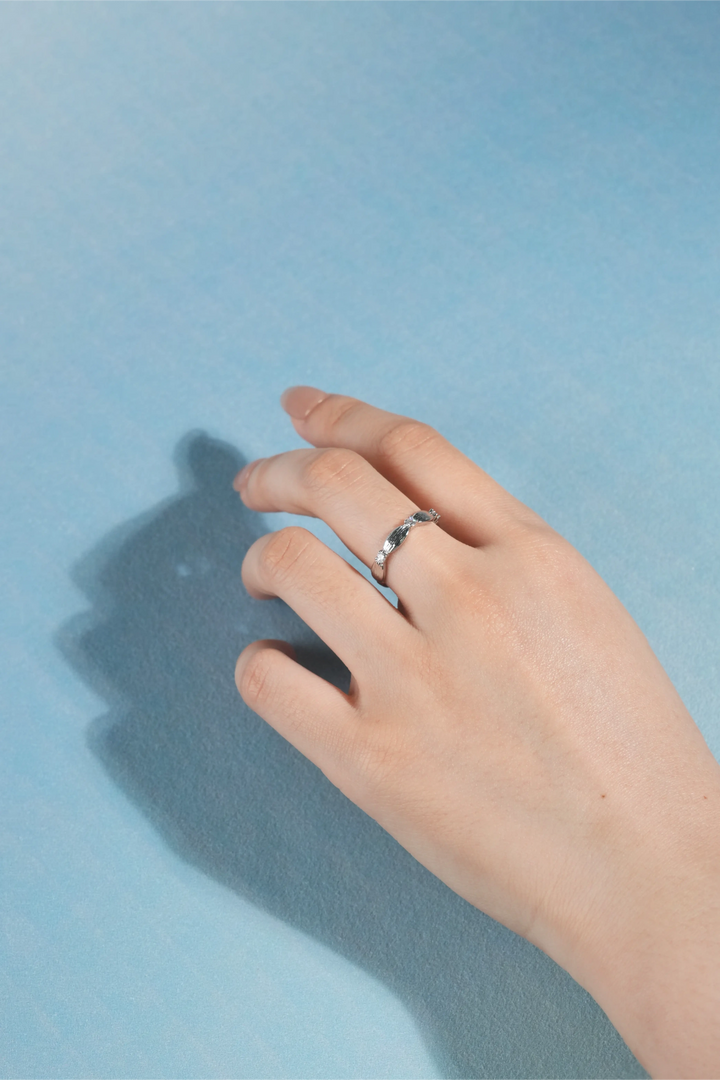 Éternelle Simple · Engraved Crystal Ring