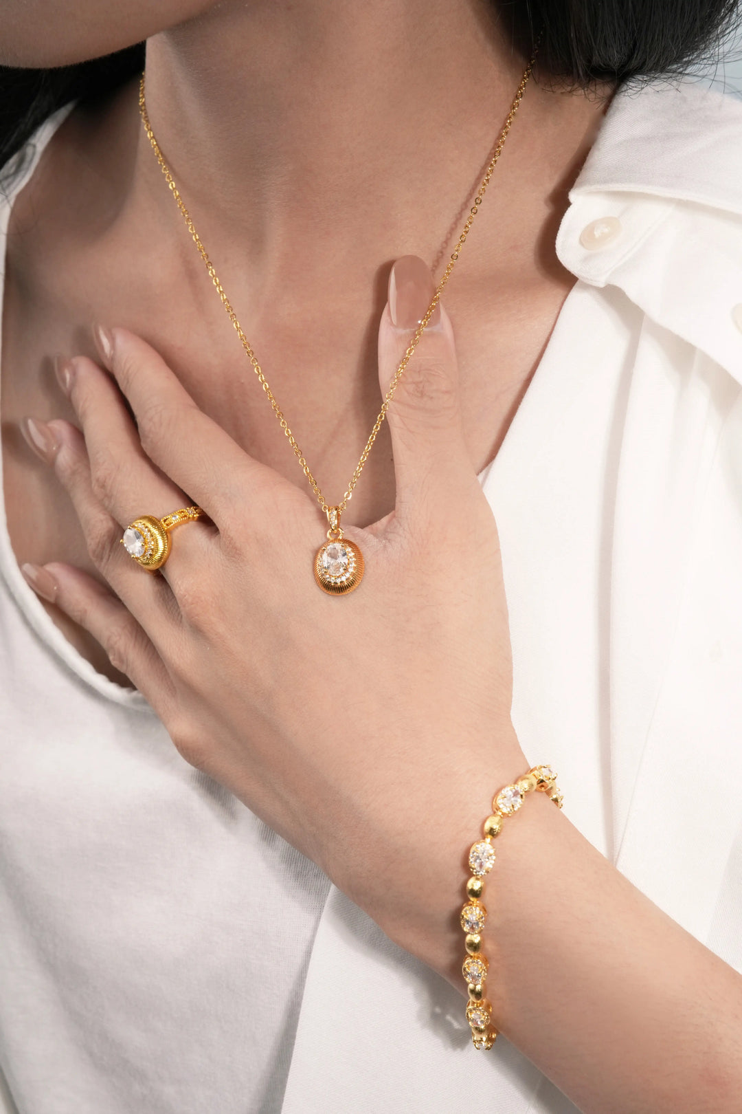 Éternelle Simple · Halo Crystal Necklace