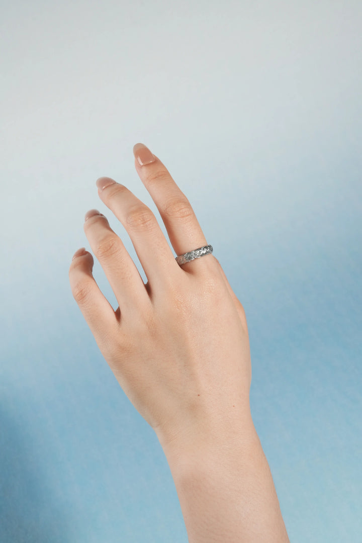 Éternelle Simple · Braided Pavé Crystal Ring