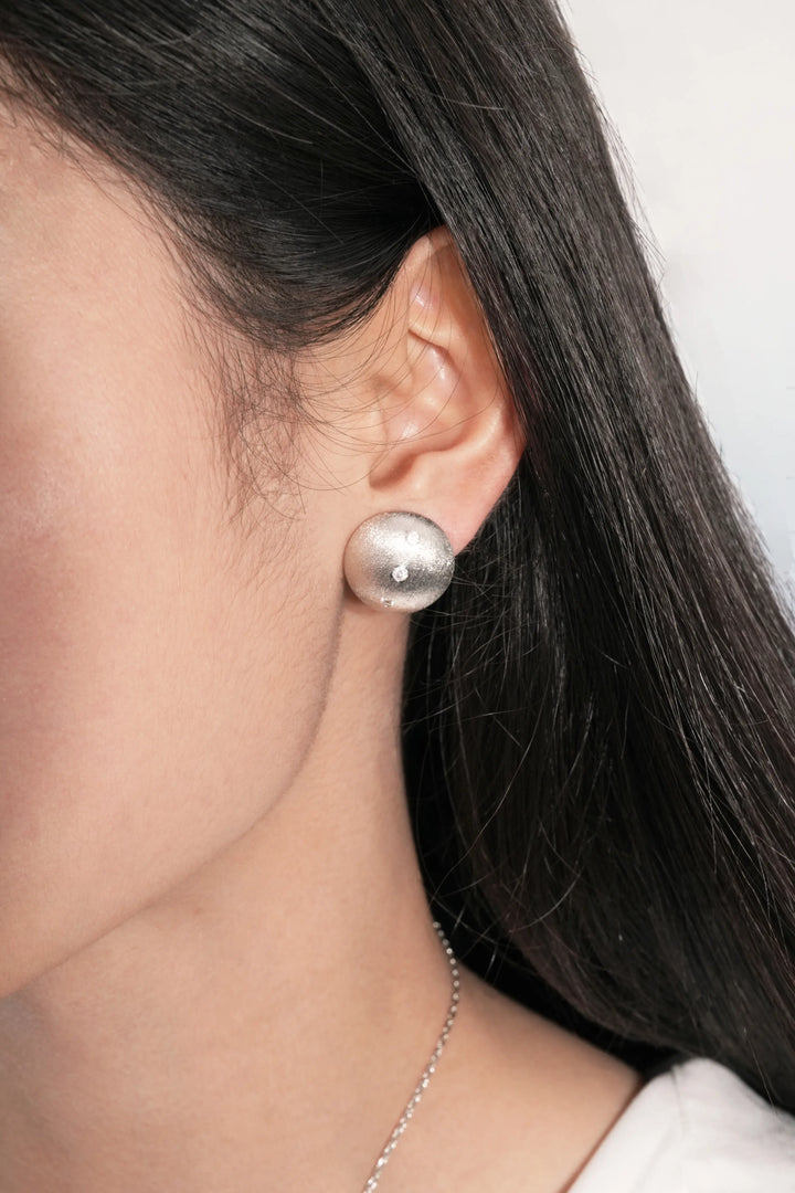 Éternelle Simple · Dome Stud Earrings