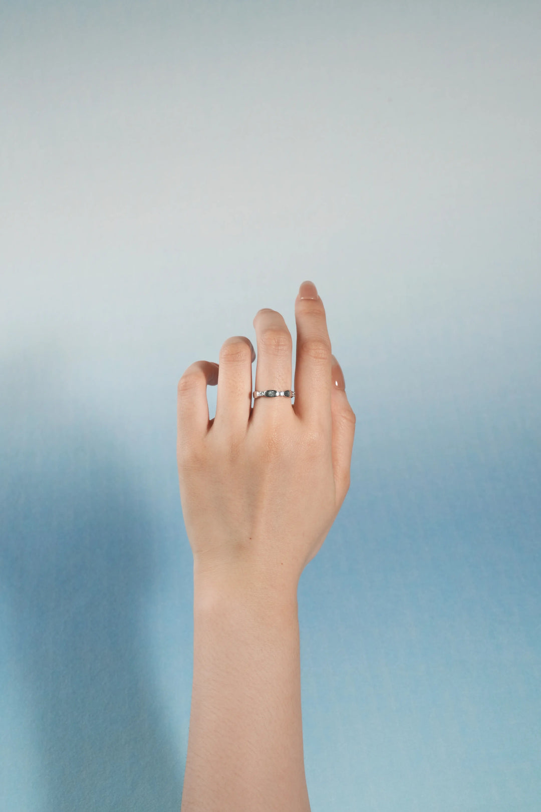 Éternelle Simple · Engraved Crystal Ring