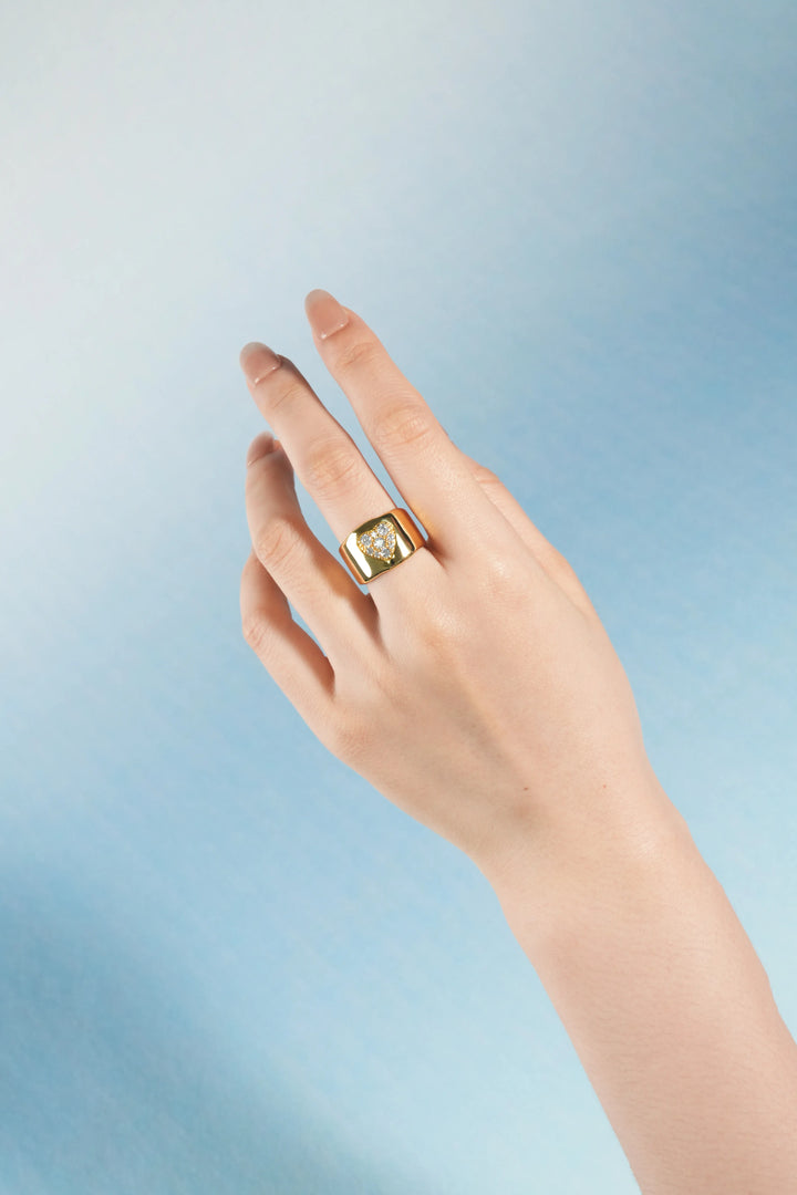 Éternelle Simple · Heart Signet Wide Band Ring