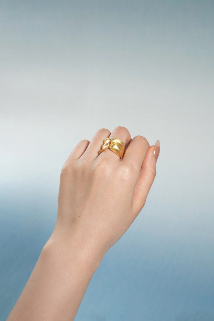 Éternelle Simple · Cross X Wide Cuff Ring