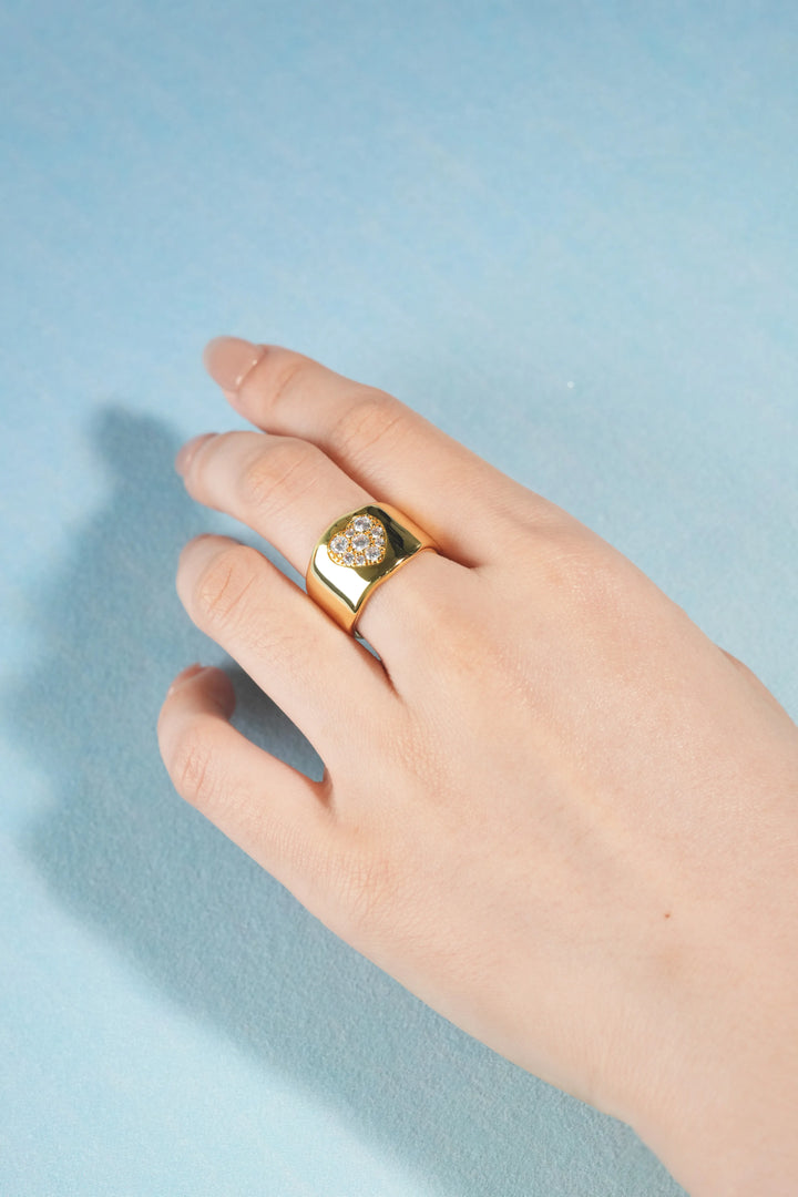 Éternelle Simple · Heart Signet Wide Band Ring