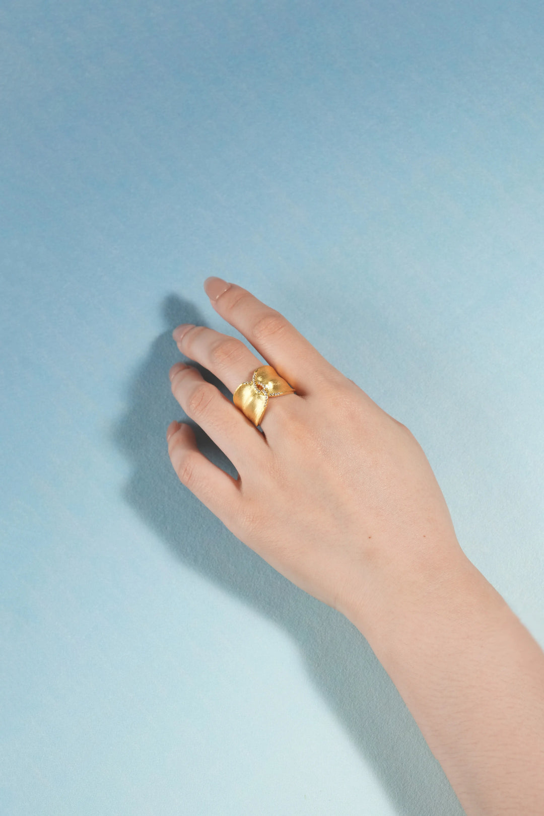 Éternelle Simple · Cross X Wide Cuff Ring