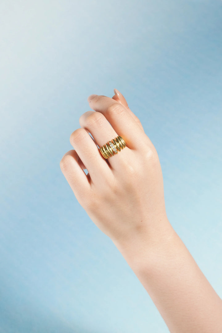 Éternelle Simple · Dome Crystal Wide Ring