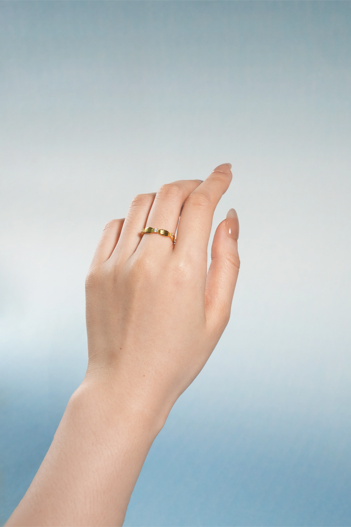 Éternelle Simple · Engraved Crystal Ring