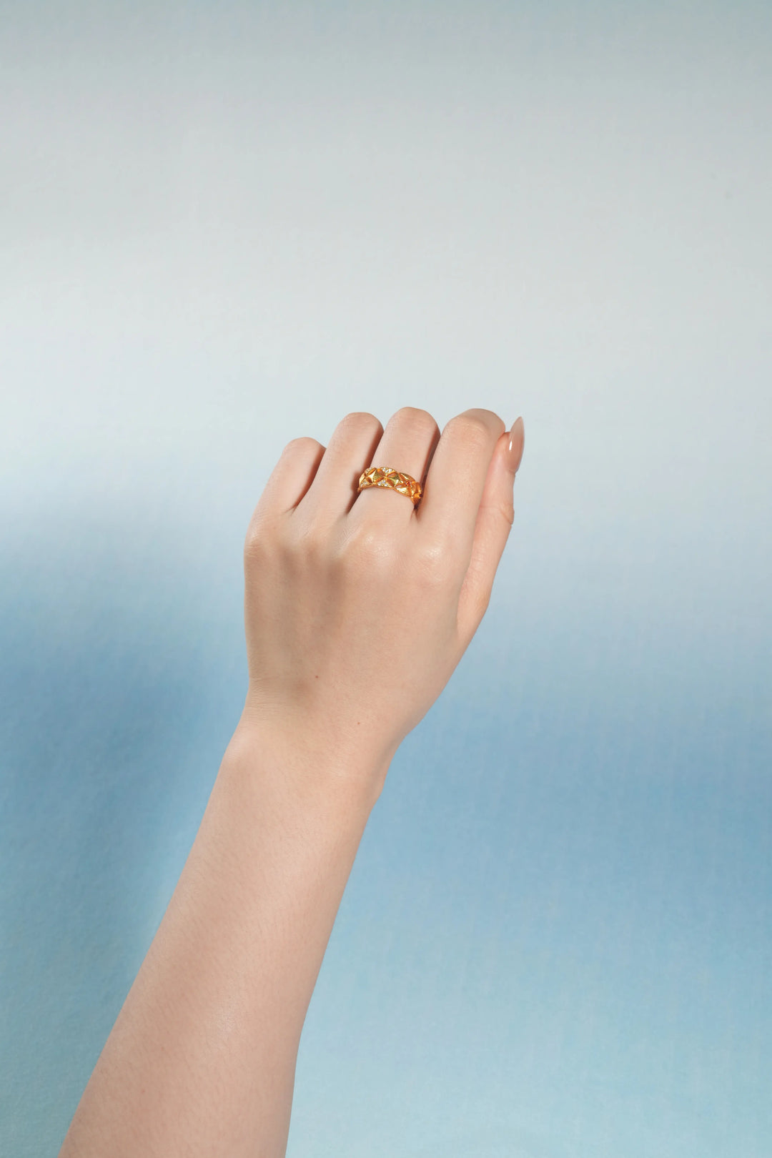 Éternelle Simple · Four-Petal Floral Cutout Ring