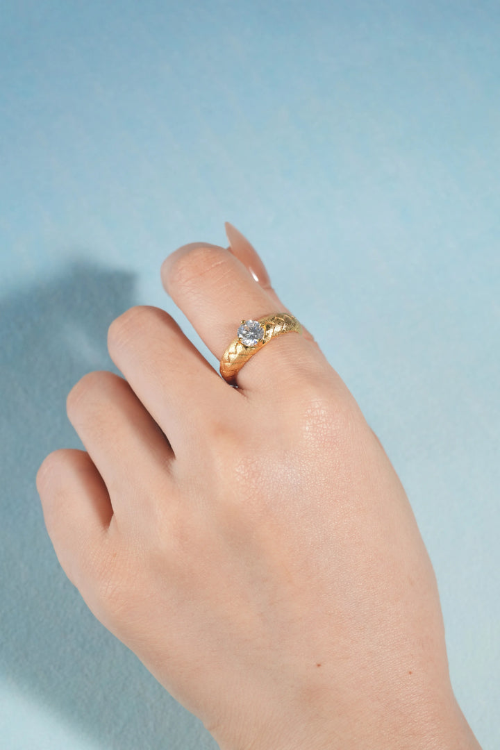 Éternelle Simple · Mountain Peak Crystal Ring