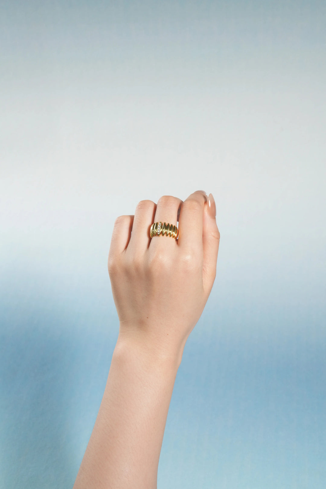 Éternelle Simple · Dome Crystal Wide Ring