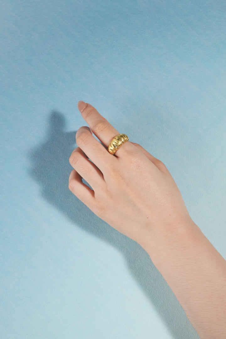 Éternelle Simple · Braided Twist Ring