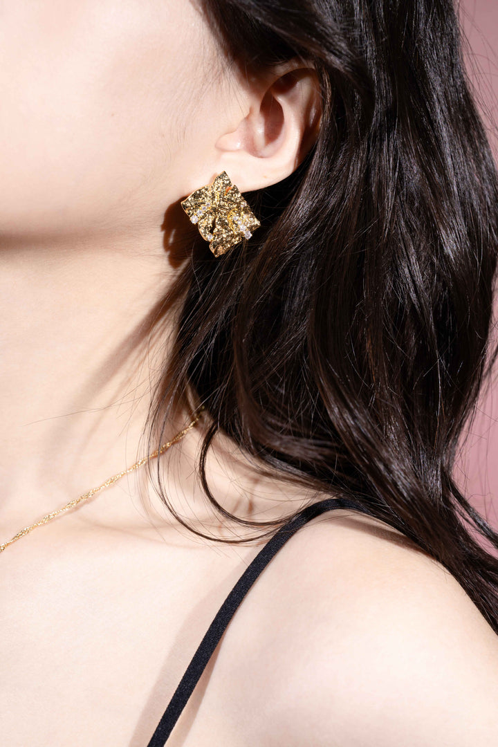 Boucles d'oreilles à texture métallique en laiton plaqué or