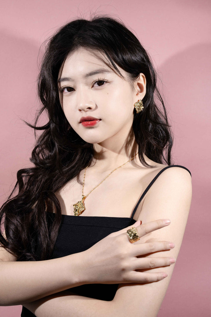 Metal Texture Necklace in Gold-Plated Brass