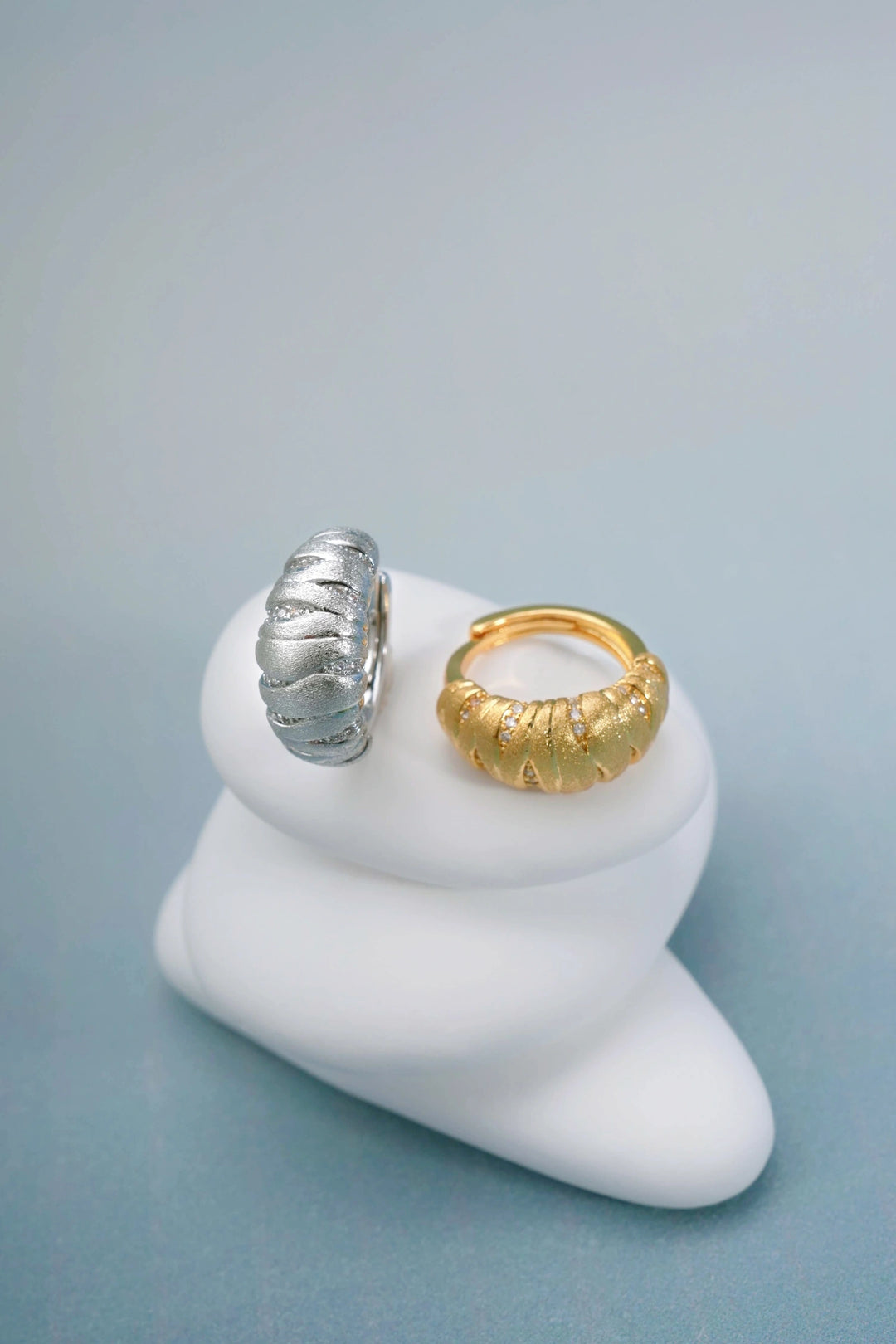 Éternelle Simple · Braided Twist Ring