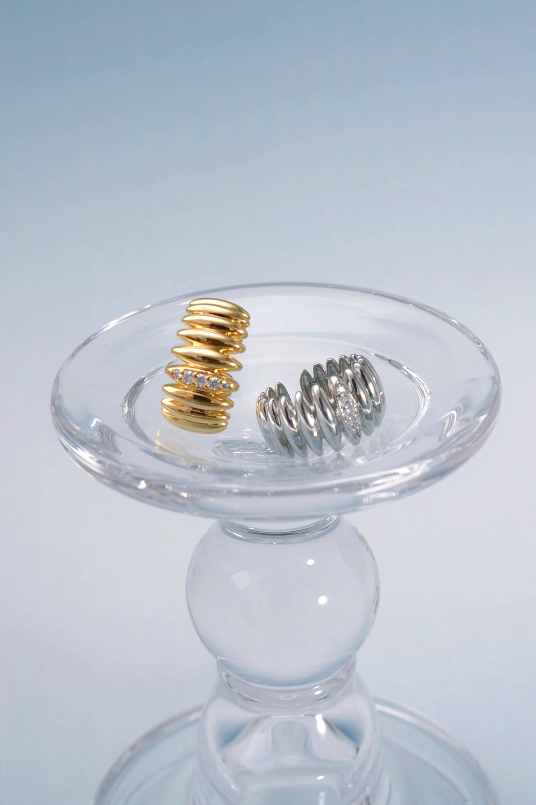 Éternelle Simple · Dome Crystal Wide Ring