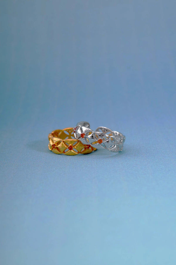 Éternelle Simple · Four-Petal Floral Cutout Ring