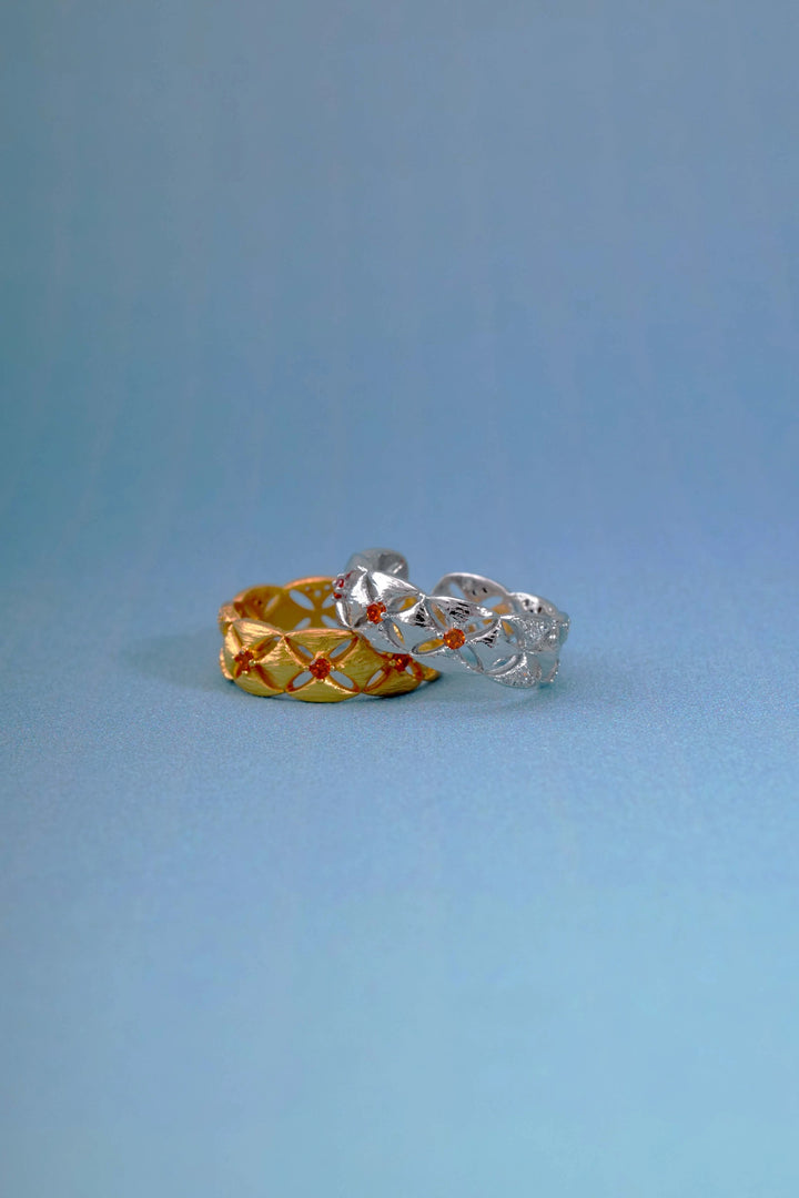 Éternelle Simple · Four-Petal Floral Cutout Ring