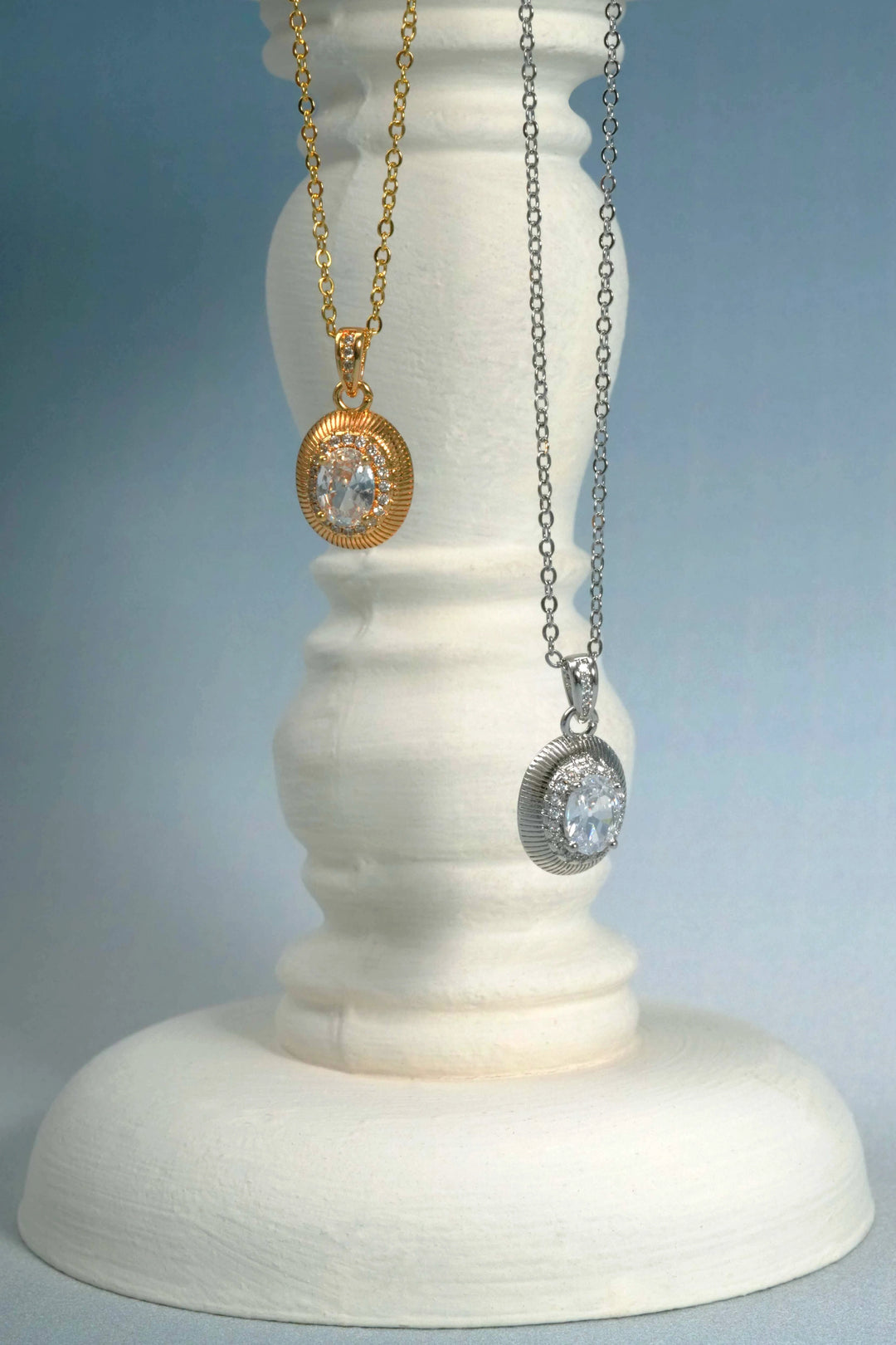 Éternelle Simple · Halo Crystal Necklace