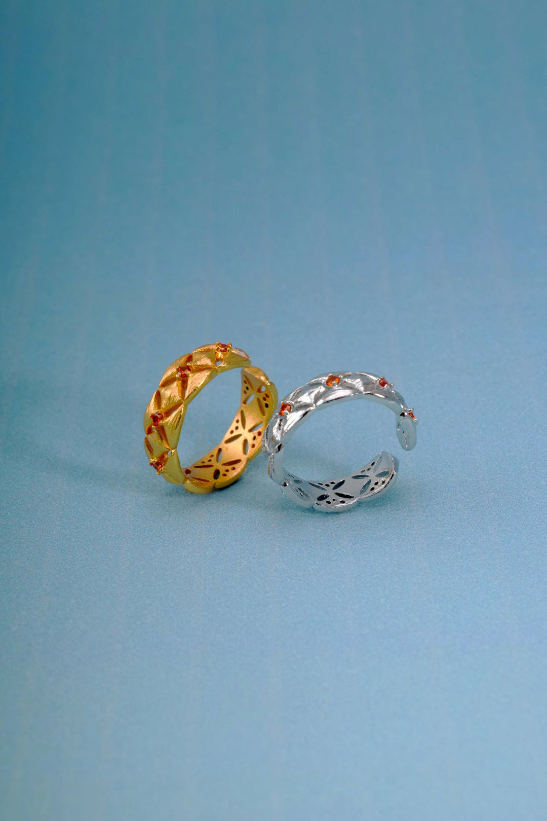 Éternelle Simple · Four-Petal Floral Cutout Ring