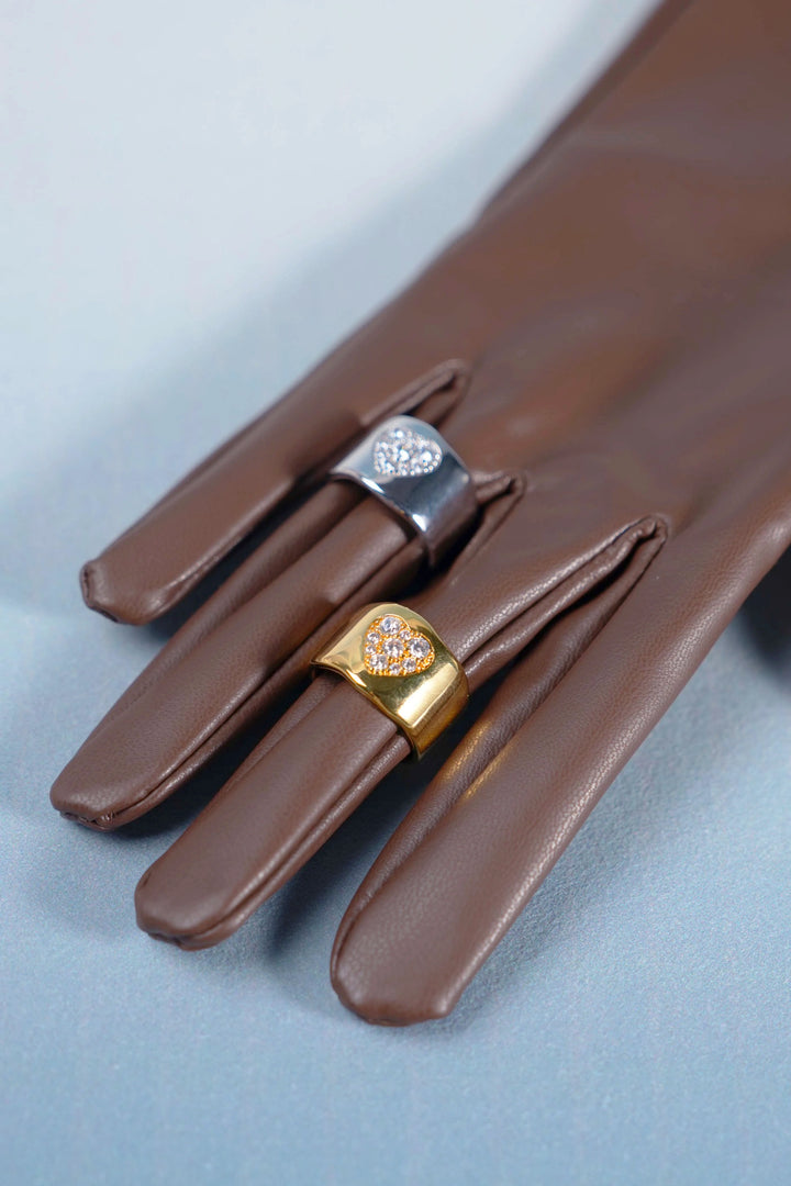 Éternelle Simple · Heart Signet Wide Band Ring