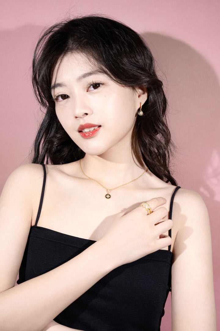 Star Shine Necklace in Gold-Plated Brass